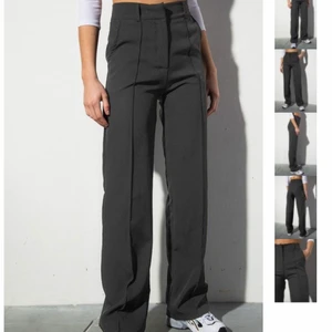 Grå kostymbyxor från madlady  - Jätte snygga kostymbyxor från madlady med fin passform🥰 dock önska jag dem var lite länge på mig som är nästan 170 lång! Annars skit snygga 😍 ord. 499