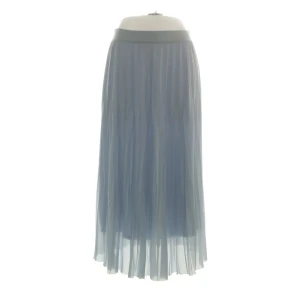 Pilsterad kjol h&m stl 38 - Super härlig pilsterad kjol från h&m i Stl 38. I ny skick.