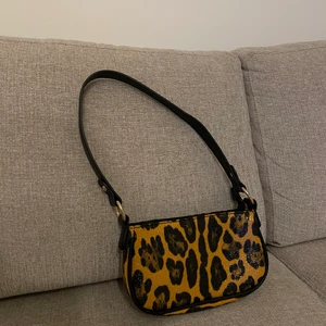 Väska  - Snygg väska från Asos. Pris är inklusive frakt 