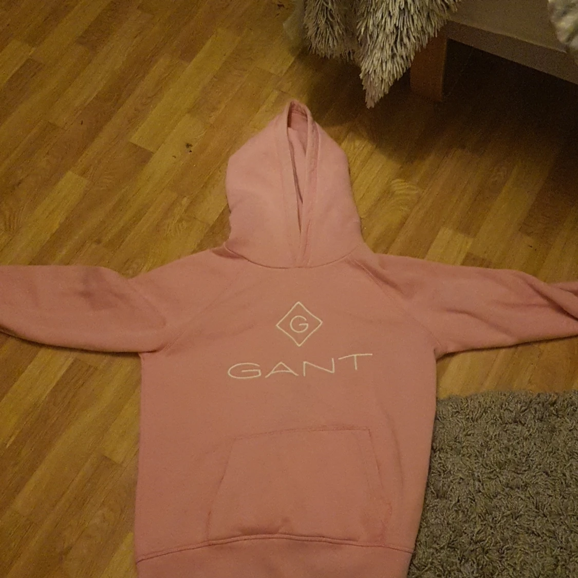 En rosa snygg gant hoodie i storlek 170 - 90