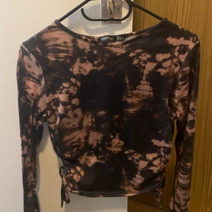 Boohoo topp storlek S - Använd 1-2 gånger. I nyskick. Skickar gärna fler bilder om du är intresserad 💕