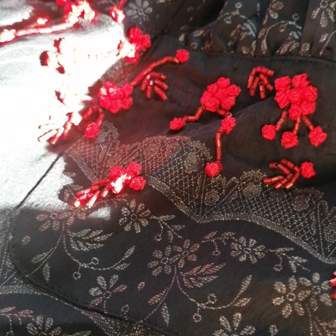 Svart blommig väska - 90