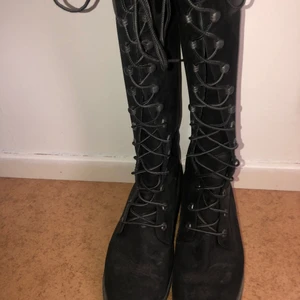 Timberlands kneehigh boots - I gott skick lite smutsiga inget som inte går att lösa med en trasa. Storlek 40