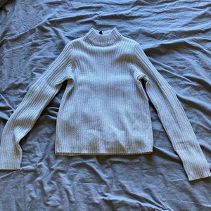 Stickad tröja - Köparen står för frakten 🌸