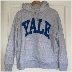 Hoodie - Hoodie från h&m. Säljer pga inte min stil.