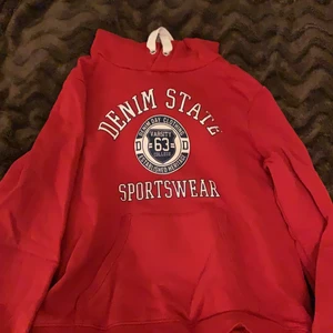 Hoodie str M - Passar perfekt och den är jätte skön och ha på sig. Storlek M