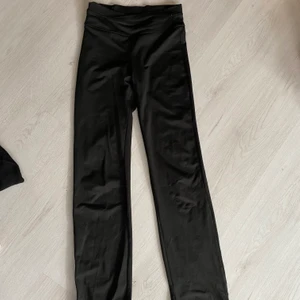 Yogapants - Sitter skönt och formar kroppen snyggt