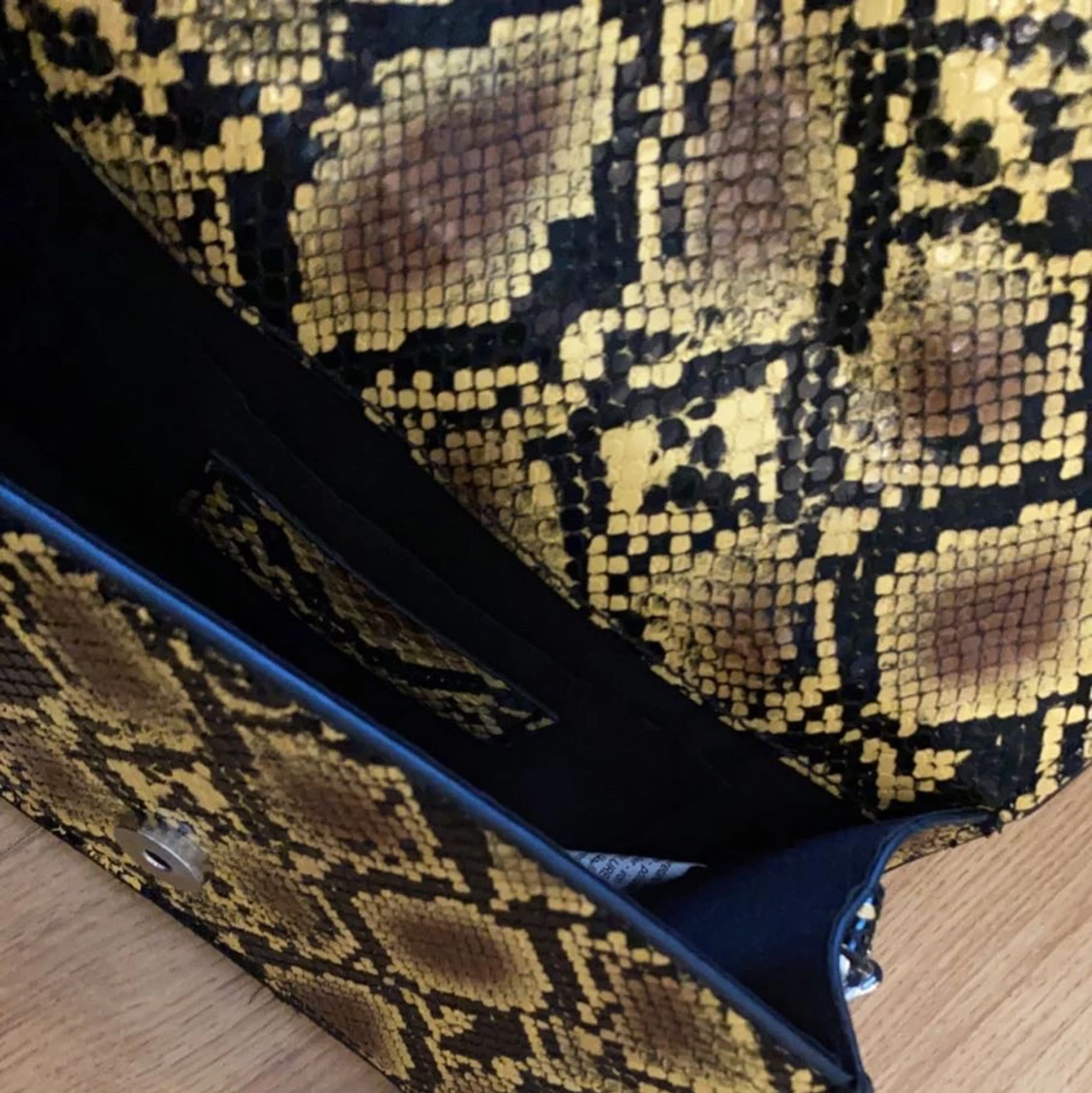  ormmönstrad väska - 90