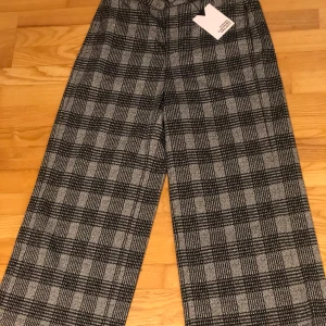 Nya byxor - Storlek M (36/38)