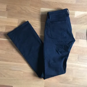 Bootcut jeans - Jeans från crocker i bootcut-modell. Otroligt sköna och stretchiga i materialet, formar kroppen jättefint. Säljes pga för små för mig. Kan skicka/mötas upp!