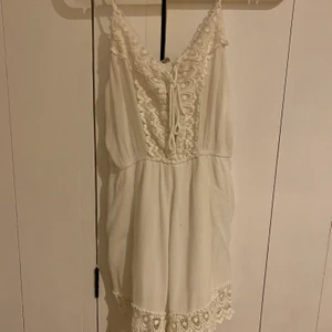 Jumpsuit  - As fin vit jumpsuit i storlek XS/S. Använd 1 gång