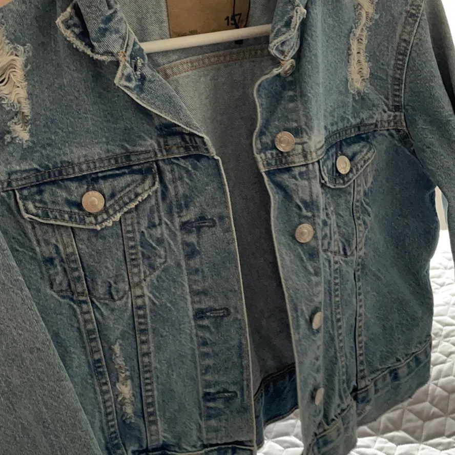 Jeans jacka från lager 157, fint skick aldrig använt! Kan postas men då står köparen för frakten. Jackor.