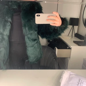 Jacka - Grön jacka från Nelly! Köpt för ca 2 år seden och aldrig använd (prislappen finns kvar)