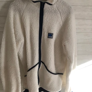 Vintage helly Hansen jacka - En vit Teddy jacka från helly Hansen. Vintage