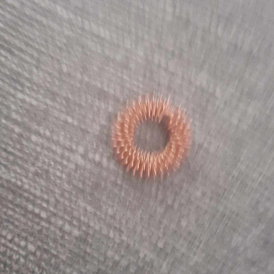 Säljer en fidget ring