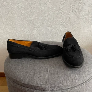 J Lindeberg skor - Unisex, storlek 8, motsvarar storlek 42/43. Använda två gånger, ser ut som nya.