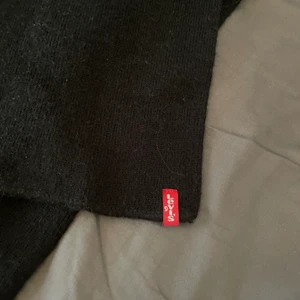 Halsduk  - Äkta halsduk från Levis, använd Max 3 gången men som ny . 