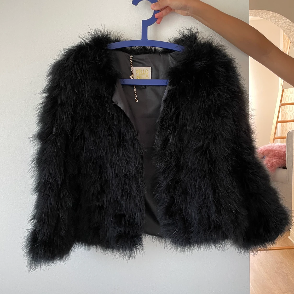 Svart pälsjacka