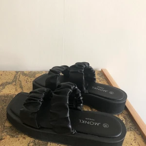 Monki skor - Storlek 38. Använda en gång. 