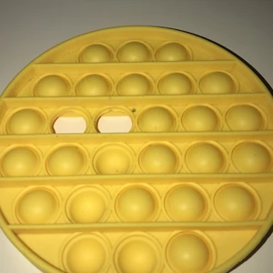 Pop it med 2 hål  - Vill inte ha längre 