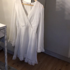 klänning från nakd - använd en gång. frakten är inräknad i priset.