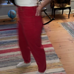 Jeans - Jättefina röda jeans som tyvärr inte kommer till användning