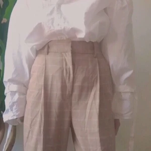 Kostymbyxor highwaist - Jättefina kostymbyxor från Gina Tricot i storlek S! Säljer pga att jag aldrig har dem. Använda 1 gång. 150kr plus frakt! 