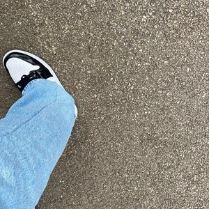 Leevis jeans! - Säljer nu dessa ribcage wide leg från leevis då de blivit försmå! De är insydda någon cm längs benen för att få en lite rakare effekt💕 Använda några gånger så i superbra skick!! Köpta för 1300kr 