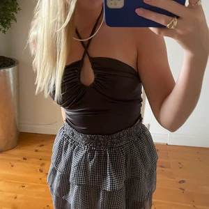 Knyttopp i silke - Trendig silkestopp som går att knyta på lite olika sätt! . (Kan mötas i stockholm fram till 2/7)❤️