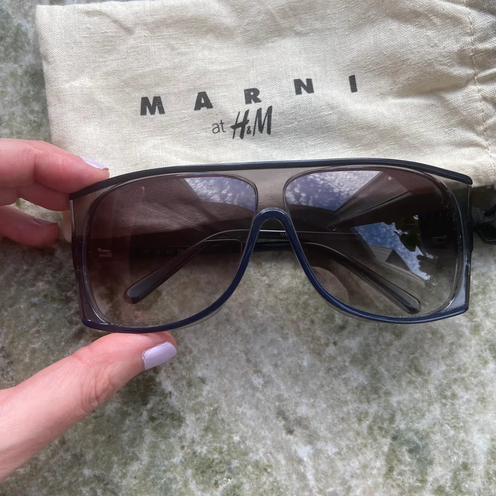 Solglasögon från Marnis samarbete med H&M aldrig använda.. Övrigt.