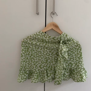 Shien kjol grön - Har aldrig andvänt, den är xs men skulle säga att den passar s och kanske m, har haft i typ 2 månader 