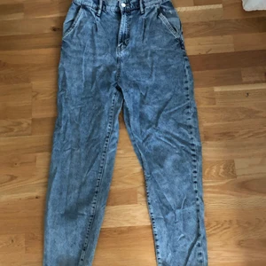 Jeans  - Jättefina jeans från Lindex som inte passar mig längre tyvärr.   Bud från 100 inkl frakt