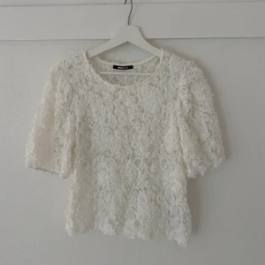 Blommig topp - Superfin topp med blommor. Från Gina Tricot. Storlek S