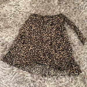 kjol  -  En super söt leopardmönstrig, lång, kjol 💕🐆