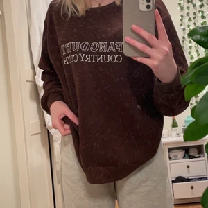 Brun tröja - Brun skön tröja i storlek S. Köparen står för frakt🤍