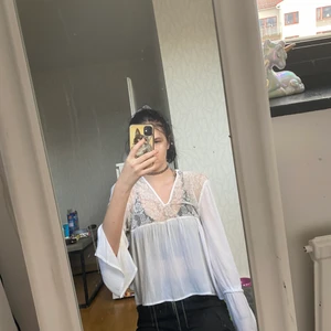 Vit tröja  - Vit genomskinlig tröja storlek M 