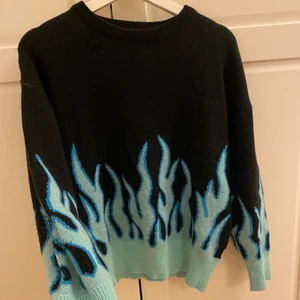 Cool stickad tröja  - Säljer denna coola stickade tröja i storlek s! Fint skick, säljes för 70kr+frakt 