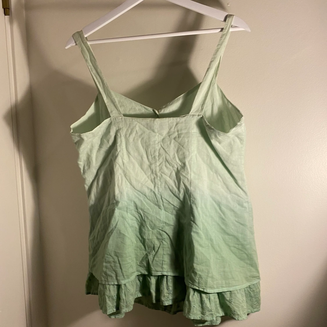 Grönt linne som går från ljus till mörk - 91