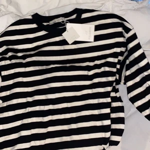 Tröja från pull&bear - En jättefin tröja från pull&bear, knappt använd💖💖