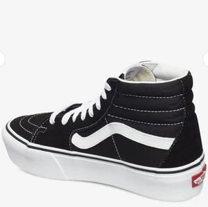 Höga vans - Säljer min höga vans då jag inte längre har användning utav dem💗