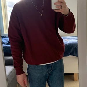 Asos design burgundy sweatshirt - Vinröd sweatshirt från asos, mycket fint skick. Oversized.