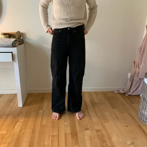 Levis jeans - Levis jeans svarta (ribage wide leg) storlek 27, nästan aldrig använt