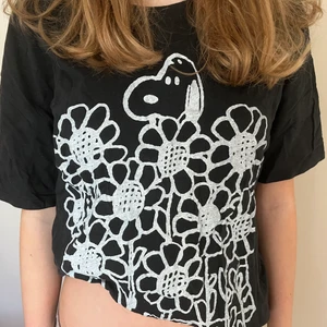 T-shirt - Jättegullig t-shirt köpt på zara! Skriv om du är intresserad ☺️