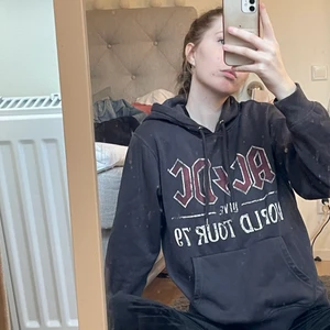 AC⚡️DC hoodie  - cool hoodie med super snygg tvätt som jag köpt för två årsedan på HM i Bangkok! sparsamt använd :)💕