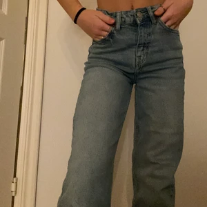 Blå jeans lager 157💙💙 - Säljer dessa blå jeansen från lager 157 i storlek xxs, de är fortfarande väldigt bra skick fast dem är använda❤️‍🔥 köparen står för frakten!