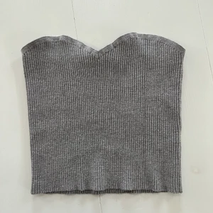 bandeau topp  - stickad bandeau topp från chiquelle! strl S men skulle säga att den passar en XS-M 