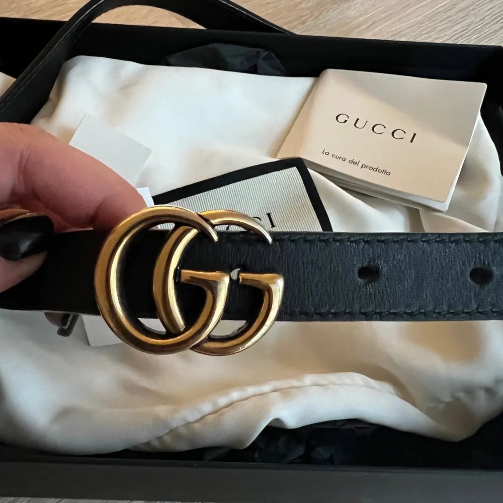 GUCCI logo belt Strl 95, 2 cm bredd Bra skick! Dustbag medföljer.. Accessoarer.