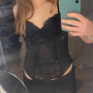 Korsett topp - Vet inte storleken på kuporna 🥰 passar s och m 