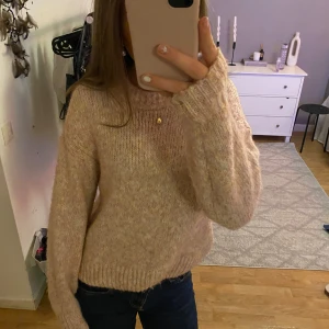 Rosa stickad tröja - Supersöt rosa stickad tröja i superbra skick 💕💞