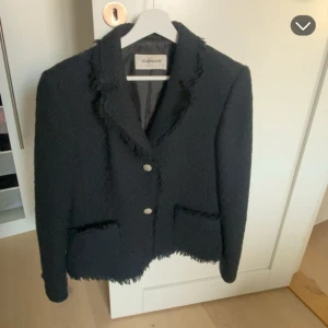 Kappa/kavaj - En svart kavaj/kappa. Väldigt retro